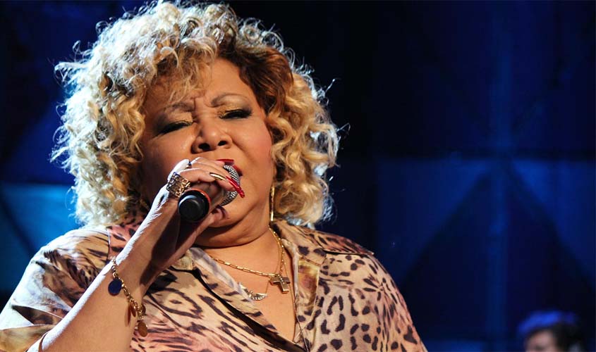 Cantora Alcione é internada em São Paulo