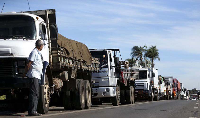 Greve dos caminhoneiros fez indústria recuar 10,9% de abril para maio