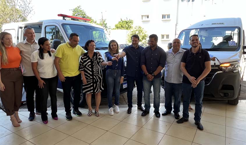 Deputado Alex Redano entrega ambulância e participa de entregas em Ariquemes