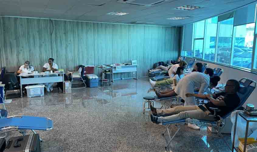 Servidores participam da campanha de doação de sangue no Palácio Rio Madeira, em Porto Velho