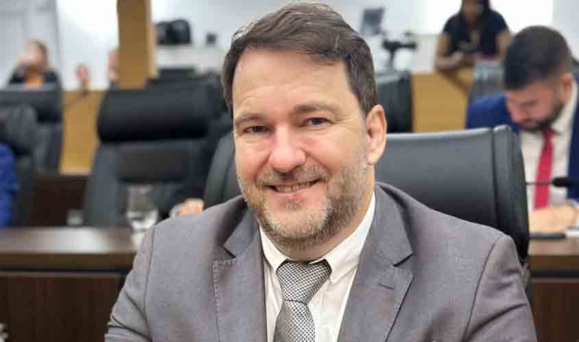 Deputado Alex Redano comemora convênio de R$ 9 milhões para asfalto em Ariquemes