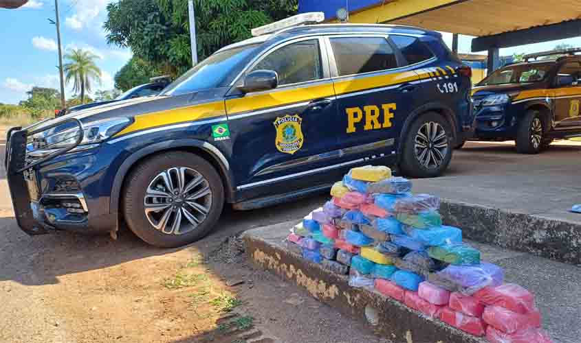 PRF intercepta 50 kg de cocaína em ônibus