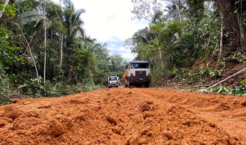 Prefeitura recupera trecho do Ramal dos Índios Karitianos