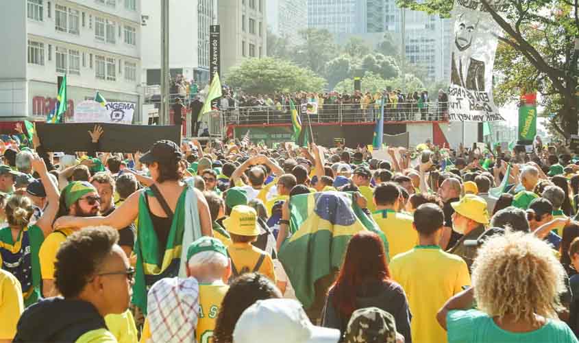 Ato em São Paulo pede anistia a Bolsonaro e exalta Trump