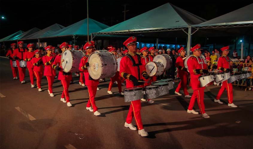 Desfile cívico-militar conta com a participação de 11 escolas estaduais, nesta quinta-feira