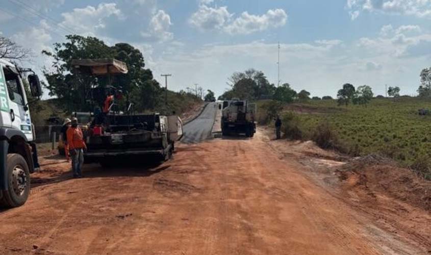 Usina de Asfalto do DER trabalha em duas frentes de serviços no município