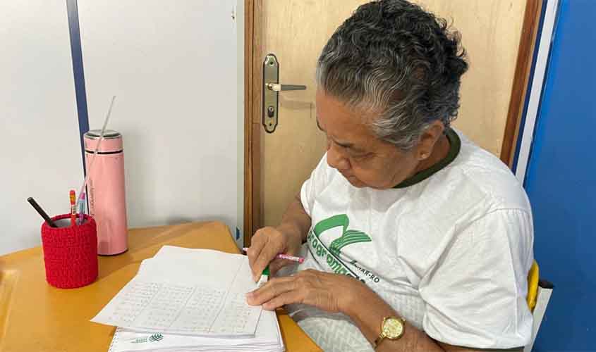 Aprender não tem idade: idosos redescobrem a vida através da educação no CCI