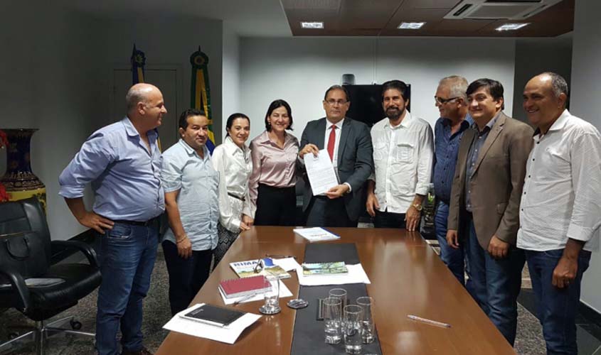 Senador Raupp e a deputada Marinha garantem R$ 70 milhões à Emater, diz governador Daniel Pereira