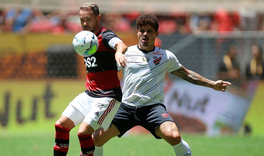 No Maracanã, Flamengo e Athletico duelam pelo Brasileirão