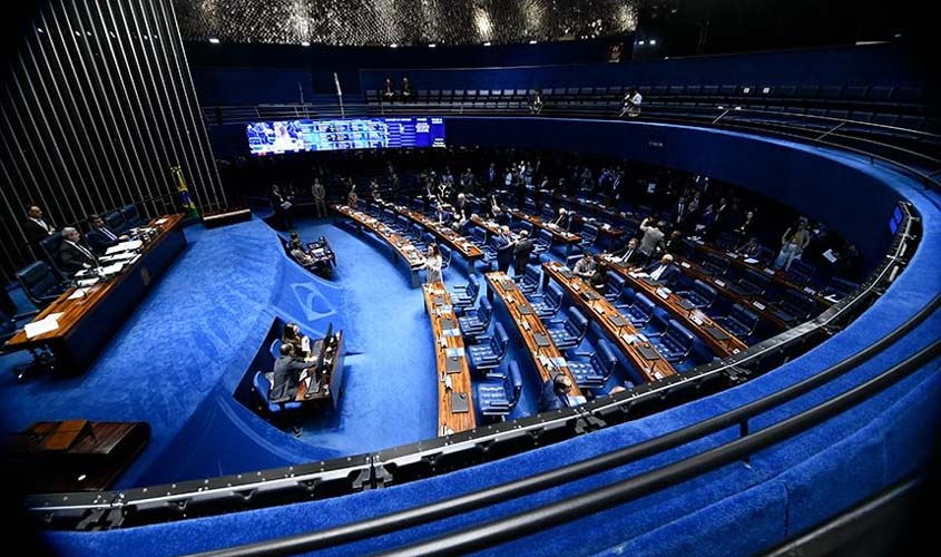 Senado repete renovação alta, mas com políticos experientes 