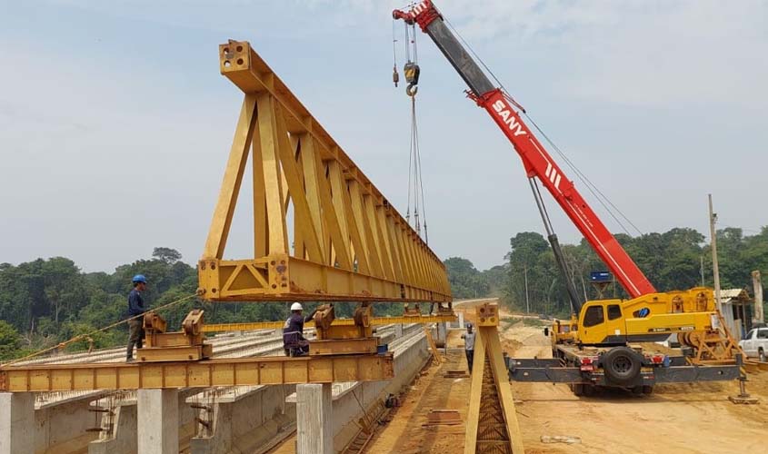 Deputado Alex Redano comemora avanço em obras da ponte sobre o rio Jamari