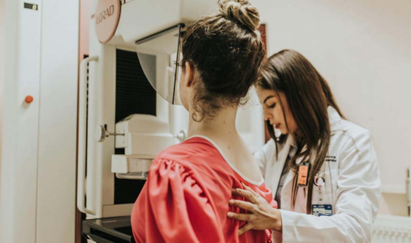 Ginecologistas orientam sobre prevenção ao câncer de mama 
