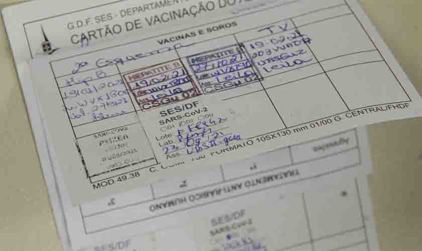 Covid-19: Brasil registra 22 milhões de casos e 615,4 mil óbitos