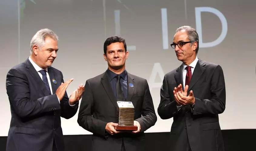 Por que a Globo não mostra ação da PF em Curitiba