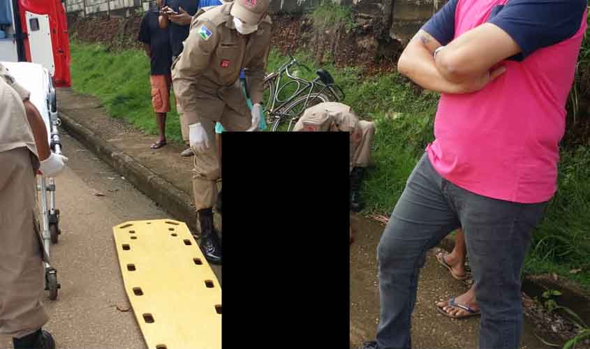 Carro capota ao ser atingido por veículo  que avançou preferencial em cruzamento