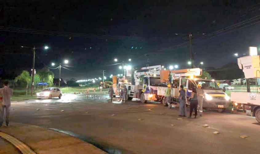 Prefeitura ilumina trecho da BR-364 na região do Bairro Novo