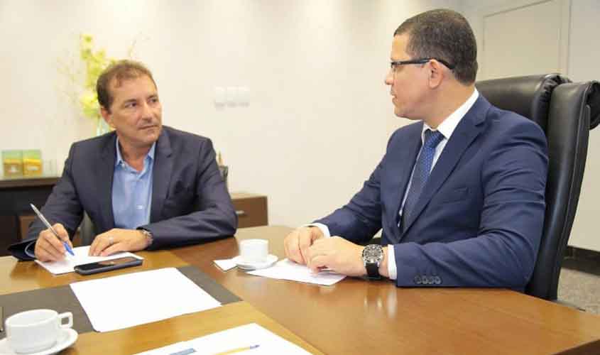 Em reunião com prefeito, governador diz que não apoiará carnaval