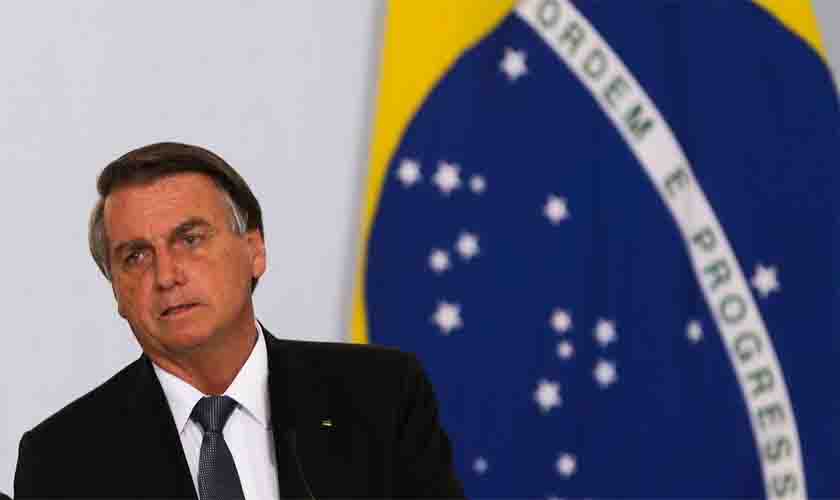 Bolsonaro tem boa aceitação de dieta líquida, diz boletim médico