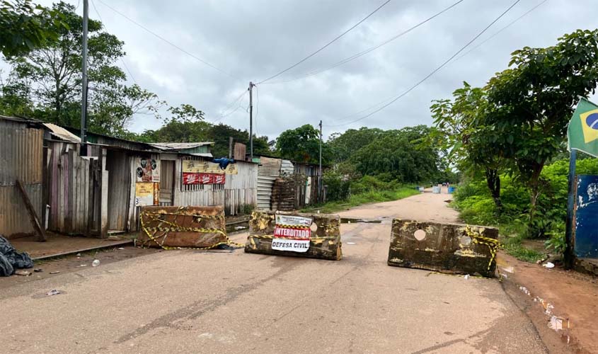 Prefeitura isola área no Cai N’Água por risco de desmoronamento