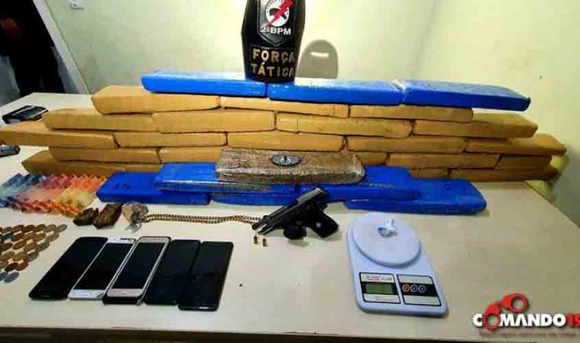 Polícia Militar prende cinco indivíduos que estavam com 35 tabletes de Maconha e uma pistola