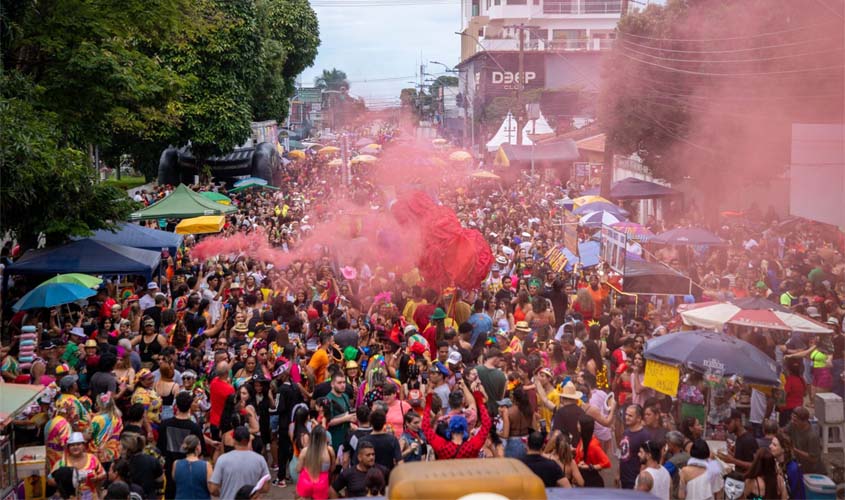 Bloco Pirarucu do Madeira arrastou foliões no domingo, Confira centenas de fotos