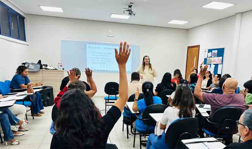 Prefeitura capacita mais de 400 profissionais da educação para o ano letivo de 2025; aulas começam na próxima segunda-feira, 10