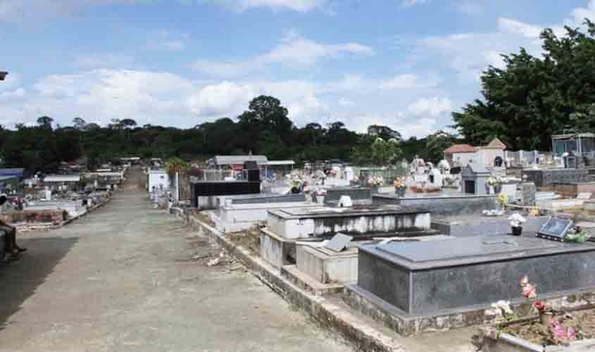 Mortes causadas pela pandemia provocam lotação no Cemitério Santo Antônio