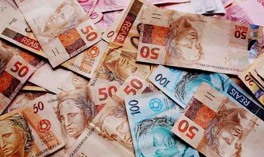 Três ex-soldados são condenados por uso de dinheiro falso em quartel