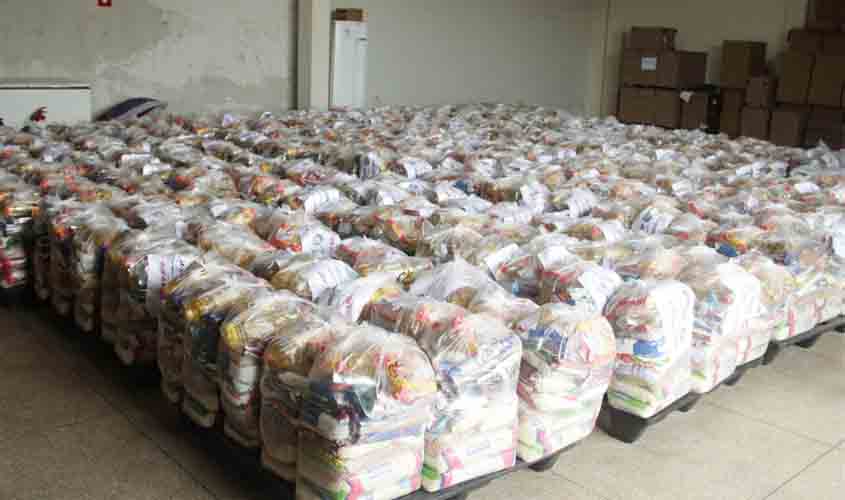 Governo de RO entrega cestas básicas para famílias do Médio Madeira