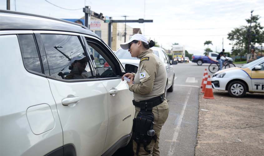 AMT realiza blitz educativa no trânsito