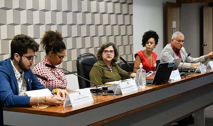 Novo ensino médio pode aumentar evasão escolar, afirmam debatedores 