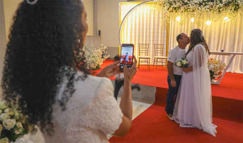 Casamento comunitário oficializa a união de 28 casais em Machadinho D’Oeste