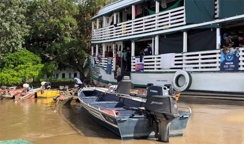Ressaca e Papagaios: localidades atingidas pela cheia no Rio Madeira recebem barco da Justiça