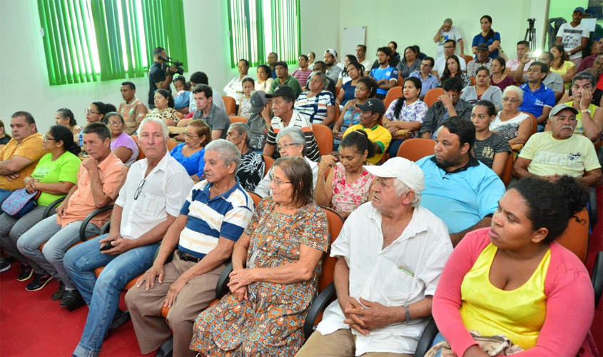 Prefeitura entrega mais 150 títulos a moradores dos bairros Panair, Pedrinhas e Ayrton Senna