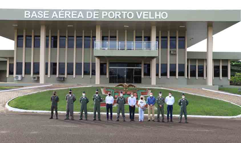 Prefeito visita Base Aérea e conhece serviços realizados em Porto Velho