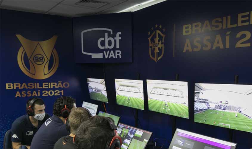 Como o uso do VAR e outros recursos tecnológicos tornaram o futebol mais justo