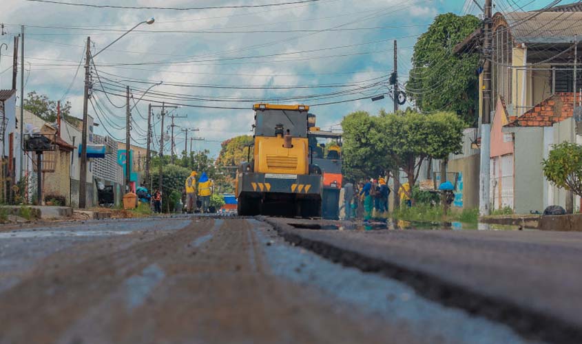 Serviços de drenagem e recuperação asfáltica chegam a bairros de Porto Velho nesta segunda-feira (5)