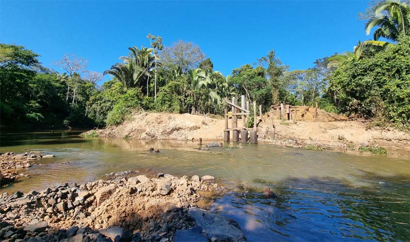 Prefeitura inicia construção de uma nova ponte sobre o Rio Domingos na Linha 628