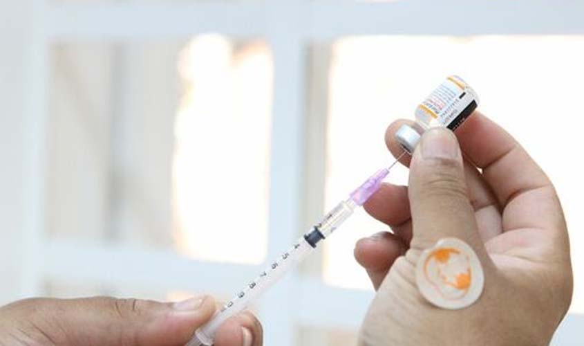 Especialista alerta para a importância da vacinação contra covid-19 e gripe