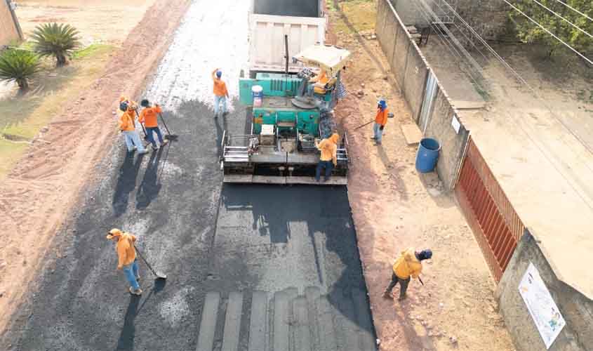 Prefeitura asfalta ruas Tom Jobim e Alberto Santos Dumont, no bairro Jardim Novo Estado