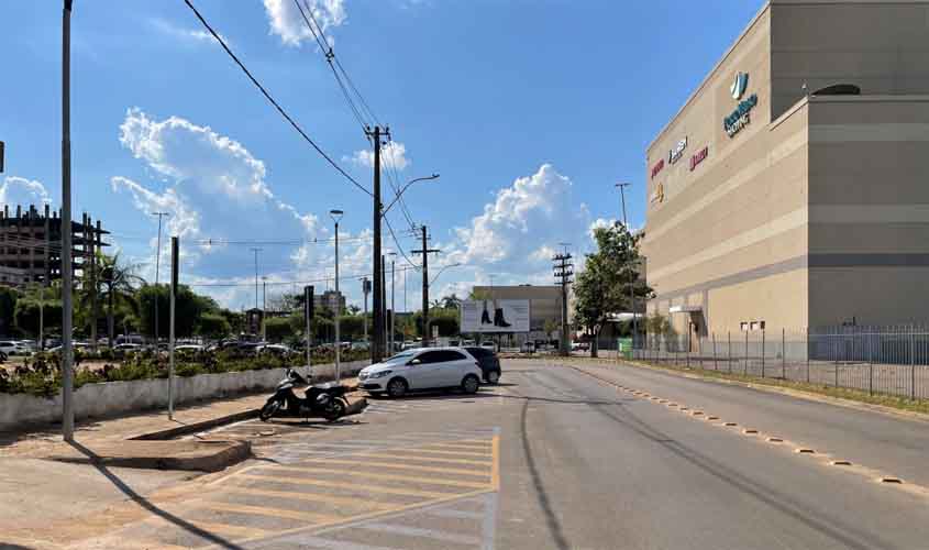 Retirada de canteiro central ao lado do shopping já reflete em melhorias para motoristas e pedestres