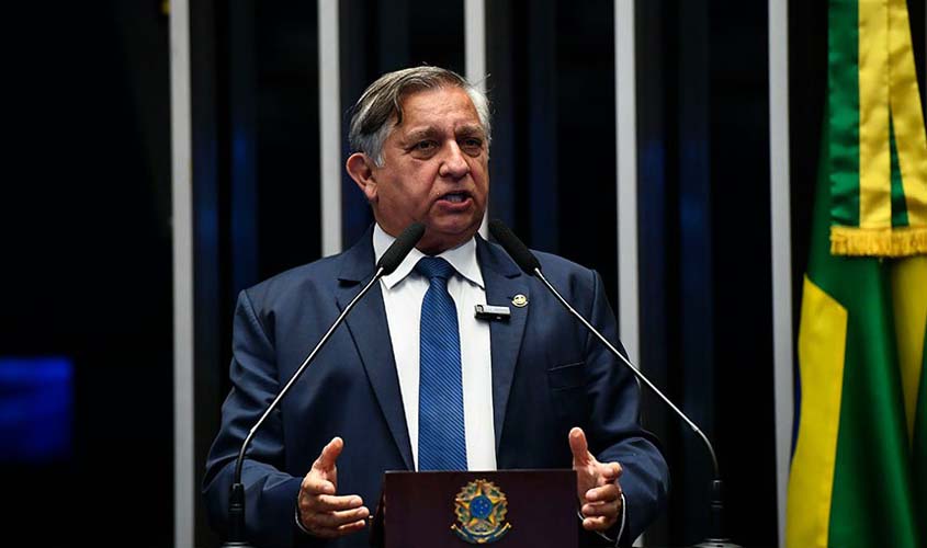 Izalci pede união para 'impedir o avanço do autoritarismo no Judiciário'