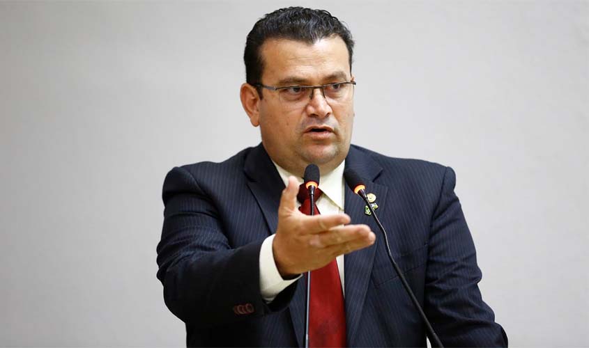 Deputado Ezequiel Júnior solicita convocação de gerente financeira da Sejucel