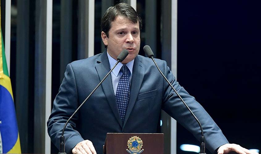 Reguffe diz que o aumento do salário do Judiciário é um escárnio