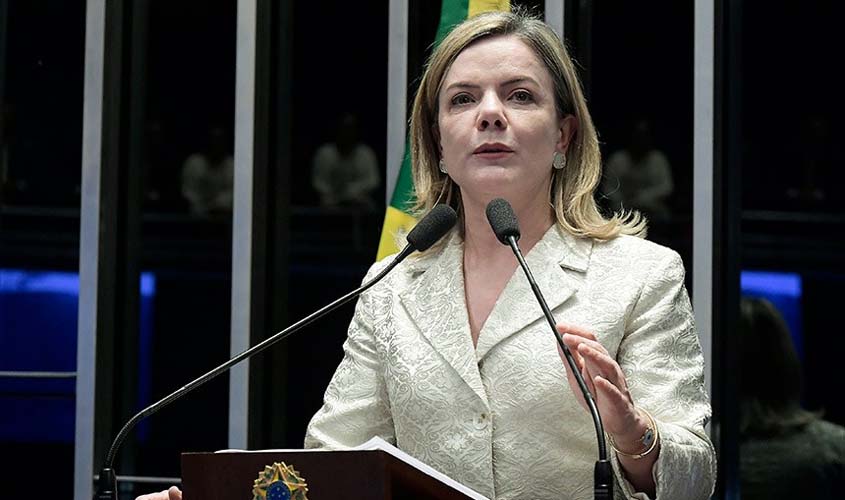 Gleisi Hoffmann critica decisão do TSE de impugnar a candidatura de Lula à Presidência