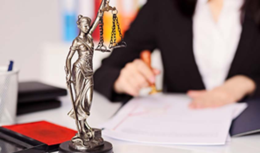 Advogada obtém vínculo de emprego com escritório de advocacia