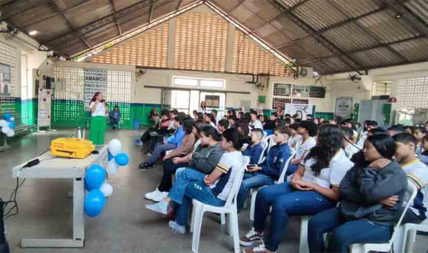 Ações de conscientização sobre crise hídrica são desenvolvidas em escola de Porto Velho