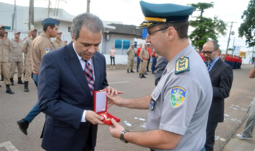 Presidente do TCE-RO é homenageado pelo Corpo de Bombeiros com a Medalha Dom Pedro II 