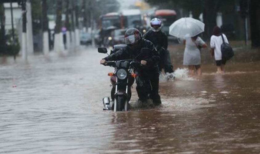 Previsão de chuvas fortes pelo país ao longo da semana levantam sinal de alerta