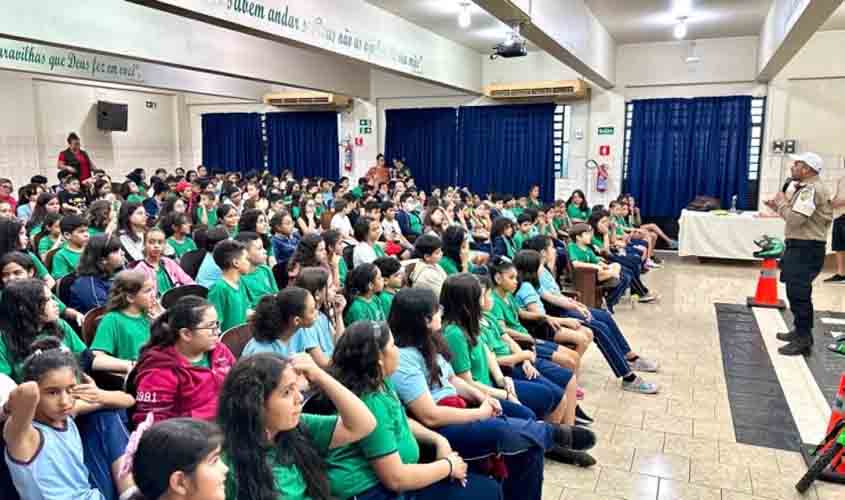 Programas educacionais implementados em escolas incentivam para formação consciente no trânsito